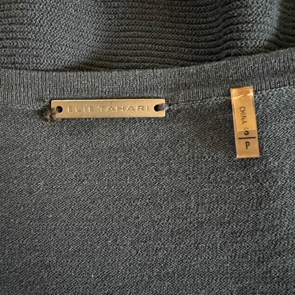 Elie Tahari Sleeveless Navy Top - Picture 7 of 10